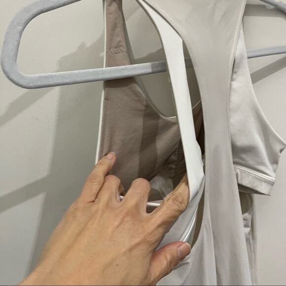 Lululemon Cross Conditioning 2-In-1 Tank *Medium Support B/C Cup White - Picture 6 of 9